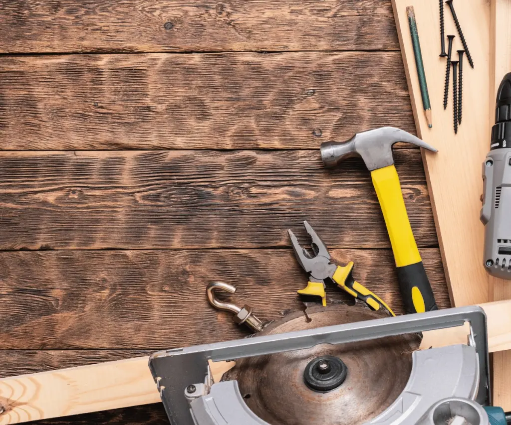 Power saw with wood panel